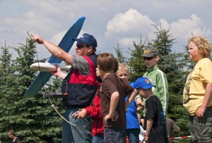 2009_7261483-MFG_Kinderfliegen   
